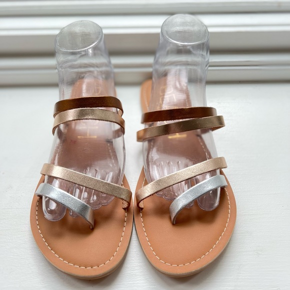 Strapped sandals - Picture 1 of 3